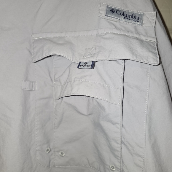 Columbia Men's Light Gray Casual Button Down Shirt - Picture 4 of 9